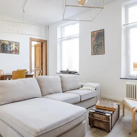 In - Chaleureux Dans Le Centre De Hoei