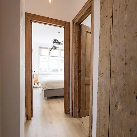 Apartment In - Chaleureux Dans Le Centre De Huy