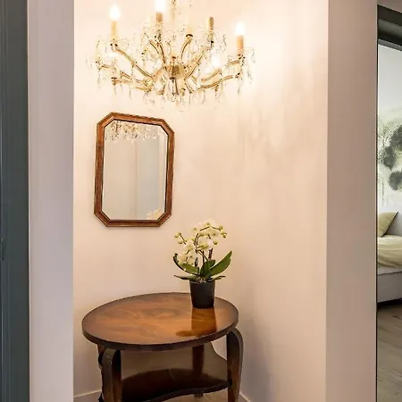 Apartment In - Chaleureux Dans Le Centre De Huy