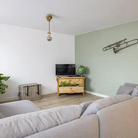 In - Chaleureux Dans Le Centre De Hoei